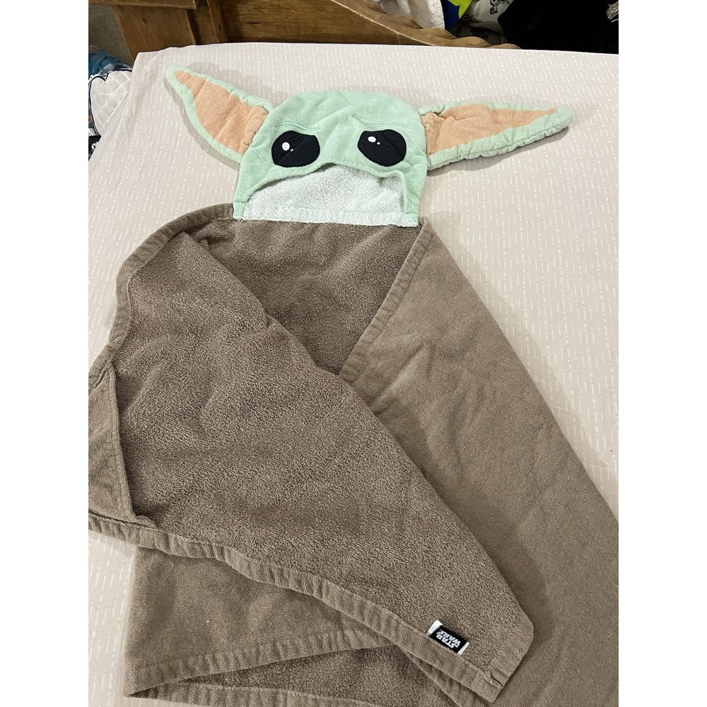 GROGU HOODED TOWEL;‎ Star Wars Mandalorian Baby Yoda The Child